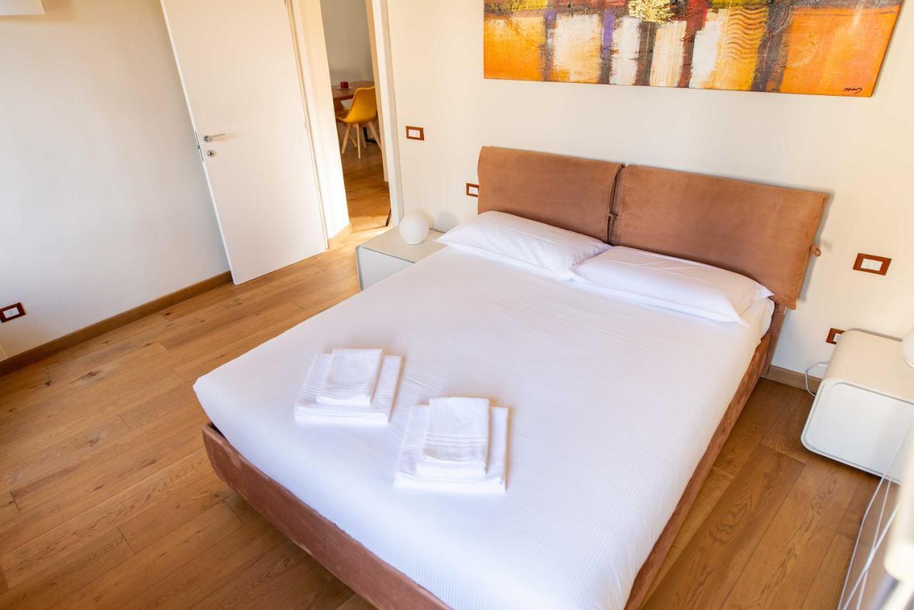 Modern, Bright Near Boboli Gardens & Santo Spirito - Homeunity Firenze Bagian luar foto