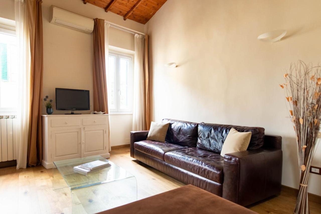 Modern, Bright Near Boboli Gardens & Santo Spirito - Homeunity Firenze Bagian luar foto